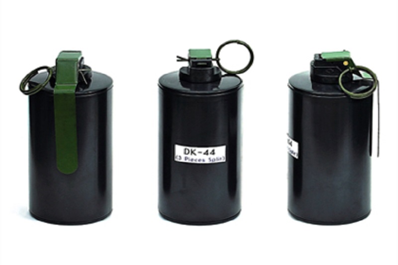 --Colored smoke hand grenade